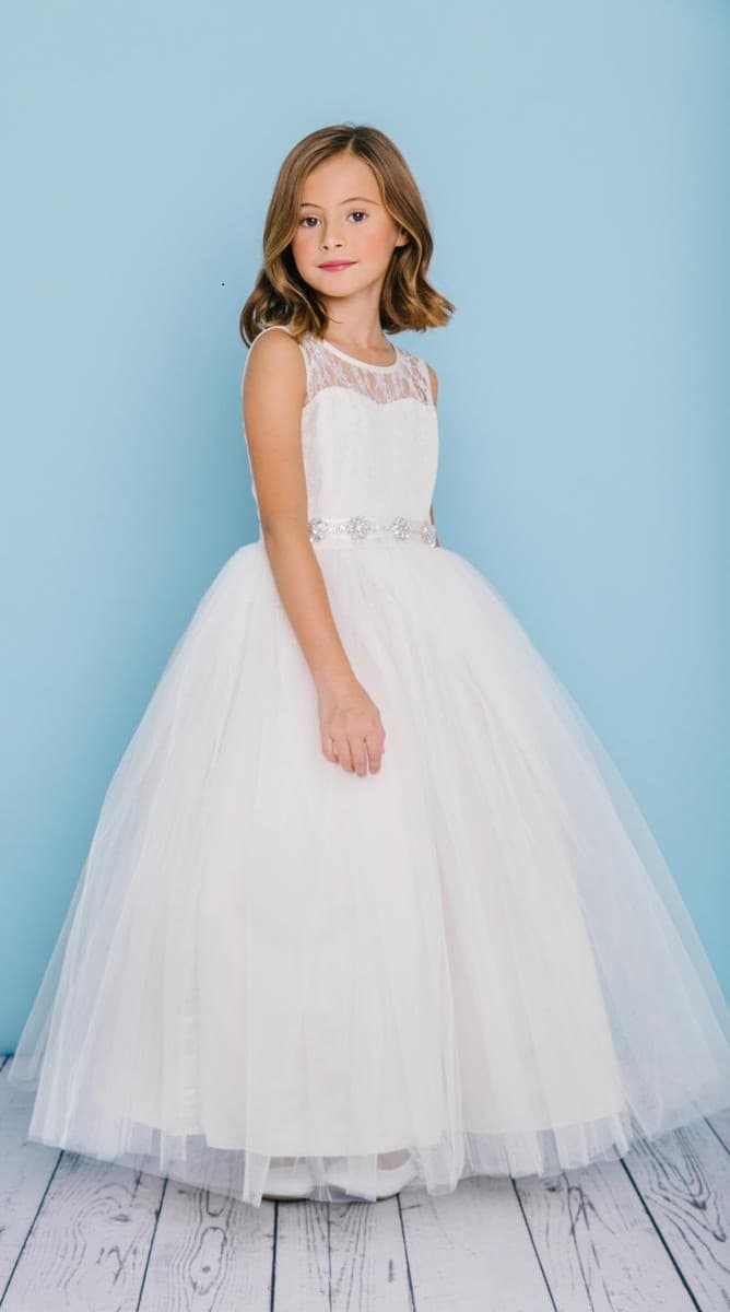 Picture of flowergirl in white Rosebuds dress